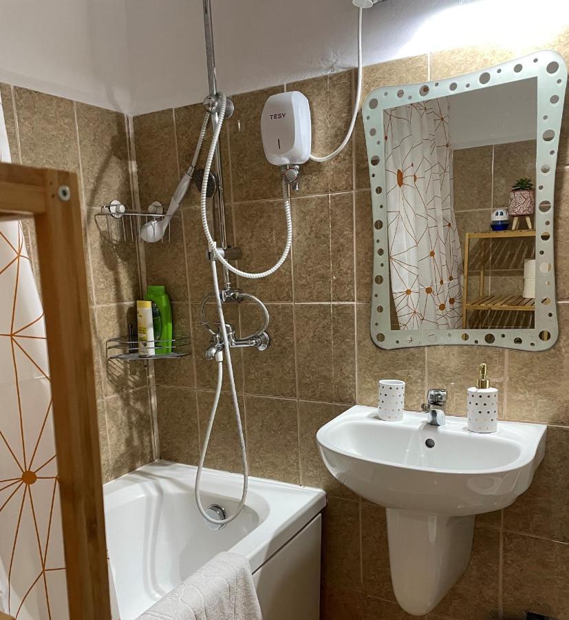 Cozy And Clean Apartment, Near National Arena Bucarest Exterior foto